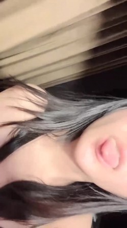 【京鱼儿】19岁童颜巨乳 可爱猫女 神秘男舔逼 道具自慰 -被土豪包养玩了一段时间，复出后更会玩，这质量杠杠的 截图1