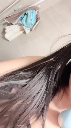 【京鱼儿】19岁童颜巨乳 可爱猫女 神秘男舔逼 道具自慰 -被土豪包养玩了一段时间，复出后更会玩，这质量杠杠的 截图10