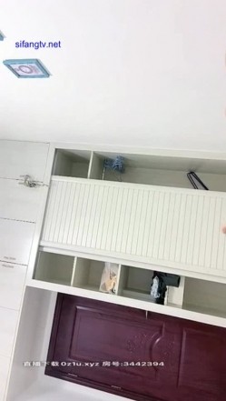 和戴眼镜骚货表嫂偷情啪啪 漂亮美乳表嫂玩游戏拉过来就操 无套直接插浪穴 后入冲刺内射 大屌干到穴洞外翻 截图4