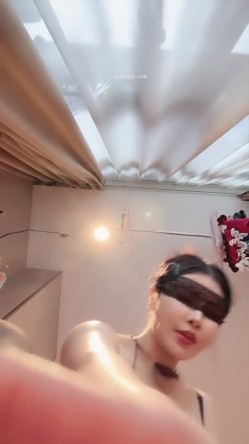 精品推荐G乳御姐『辣妹子辣辣』酥胸精油道具自慰淫水狂喷直下像瀑布一样诱惑十足 截图1