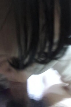 素颜出镜的女友教师，能吃鸡很开心，脸上的笑容灿烂，‘来一次吗’，嗯摁嗯！ 截图5