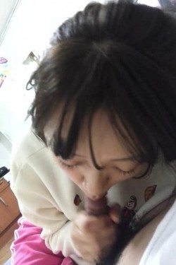 素颜出镜的女友教师，能吃鸡很开心，脸上的笑容灿烂，‘来一次吗’，嗯摁嗯！ 截图8
