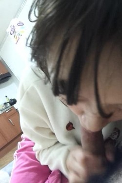 素颜出镜的女友教师，能吃鸡很开心，脸上的笑容灿烂，‘来一次吗’，嗯摁嗯！ 截图9
