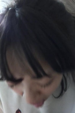 素颜出镜的女友教师，能吃鸡很开心，脸上的笑容灿烂，‘来一次吗’，嗯摁嗯！ 截图12