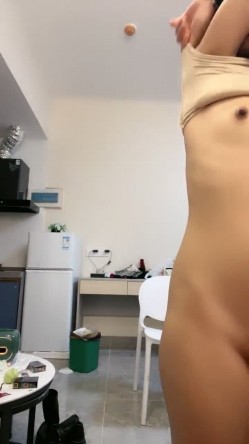 美臀学生，好他妈骚，【昨晚又遇见了你】，小小年纪看着已经是身经百战的状态，掰开逼逼水就自动流，需要男人天天操 截图5