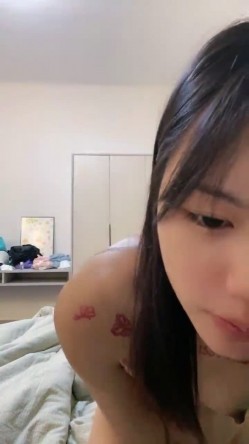美臀学生，好他妈骚，【昨晚又遇见了你】，小小年纪看着已经是身经百战的状态，掰开逼逼水就自动流，需要男人天天操 截图6