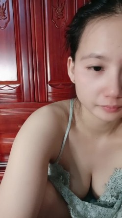 【极品熟女】【碧水佳人】合集，超有气质美乳熟女爱喷水-这个熟女姐姐真是，面容姣好，奶子又软又美，逼逼一碰就出水 截图7