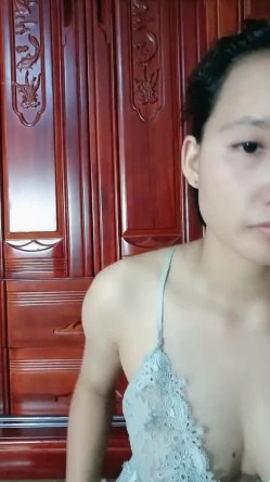 【极品熟女】【碧水佳人】合集，超有气质美乳熟女爱喷水-这个熟女姐姐真是，面容姣好，奶子又软又美，逼逼一碰就出水 截图8
