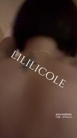 专泡良家大神『LILILICOLE』翘臀骚货一边穿着高跟黑丝一边女上摇摆，只需躺着据能享受全自动炮架服务 截图12