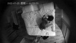 新流出美驿嘉酒店式公寓偷拍 ️光头哥貌似下春药把妹子搞得浑身欲火操到一半 问还痒吗 截图5