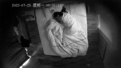 新流出美驿嘉酒店式公寓偷拍 ️光头哥貌似下春药把妹子搞得浑身欲火操到一半 问还痒吗 截图12