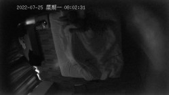 新流出美驿嘉酒店式公寓偷拍 ️光头哥貌似下春药把妹子搞得浑身欲火操到一半 问还痒吗 截图13