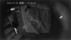 新流出美驿嘉酒店式公寓偷拍 ️光头哥貌似下春药把妹子搞得浑身欲火操到一半 问还痒吗 截图16