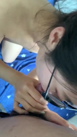 【迷奸睡奸系列】柳州失恋学生妹找干哥哥喝酒醉酒后被干哥哥各种爆艹睡奸！ 截图2