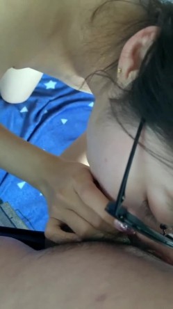 【迷奸睡奸系列】柳州失恋学生妹找干哥哥喝酒醉酒后被干哥哥各种爆艹睡奸！ 截图4