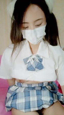 双马尾外表文静妹妹！JK装道具自慰！张开双腿多毛骚逼，粗大假屌抽插，低低呻吟娇喘 截图7