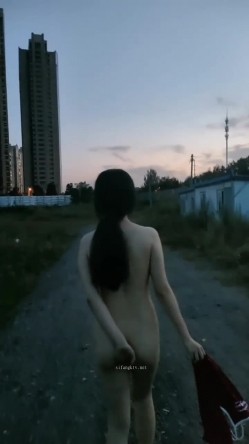 露出界天花板满级狂人！身材苗条性感网红【兔兔】私拍，学校公园商场各种场所人前露出翻屁眼露逼紫薇喷水 截图9