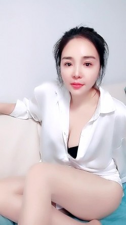 【柠曦】饥渴丝袜美少妇骑乘后入口交乳交拔出射精 截图2
