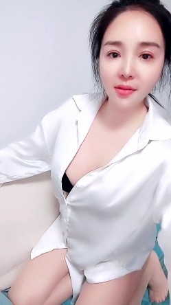 【柠曦】饥渴丝袜美少妇骑乘后入口交乳交拔出射精 截图6