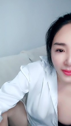【柠曦】饥渴丝袜美少妇骑乘后入口交乳交拔出射精 截图9