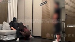 绿帽夫前侵犯『ROSEWU』NTR人妻系列两连发，现场观看自己的背德妻子在单男的鸡巴上沉醉摇曳 截图3