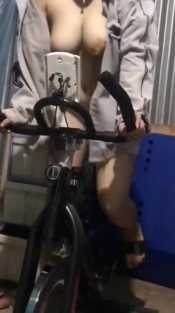 自从花重金买了这个情趣跑步机之后 媳妇儿每天都对它爱不释手！ 截图4