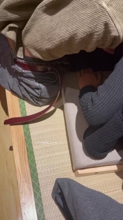 超顶淫妻博主，【琼久】，跟其他单男3P，绿帽男在旁边看别人干自己的老婆，好淫荡的画面 截图3