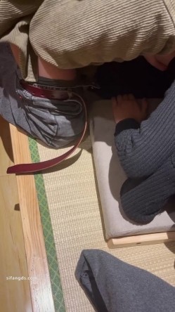 超顶淫妻博主，【琼久】，跟其他单男3P，绿帽男在旁边看别人干自己的老婆，好淫荡的画面 截图5