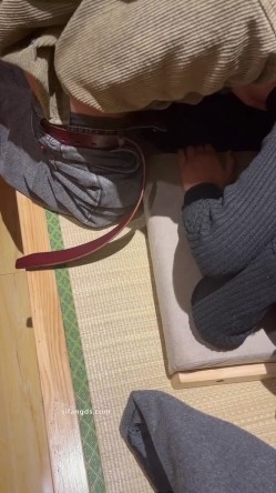 超顶淫妻博主，【琼久】，跟其他单男3P，绿帽男在旁边看别人干自己的老婆，好淫荡的画面 截图7
