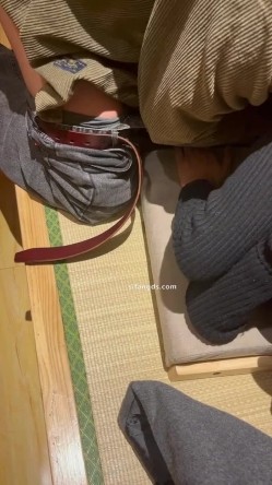 超顶淫妻博主，【琼久】，跟其他单男3P，绿帽男在旁边看别人干自己的老婆，好淫荡的画面 截图9