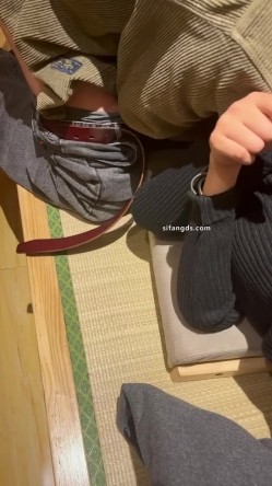 超顶淫妻博主，【琼久】，跟其他单男3P，绿帽男在旁边看别人干自己的老婆，好淫荡的画面 截图10