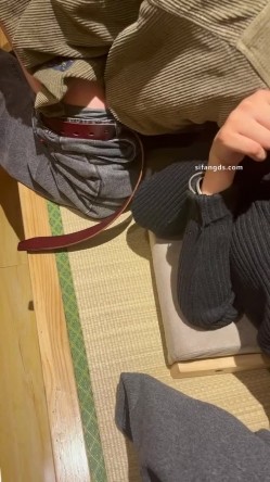 超顶淫妻博主，【琼久】，跟其他单男3P，绿帽男在旁边看别人干自己的老婆，好淫荡的画面 截图11