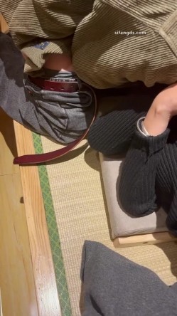 超顶淫妻博主，【琼久】，跟其他单男3P，绿帽男在旁边看别人干自己的老婆，好淫荡的画面 截图13
