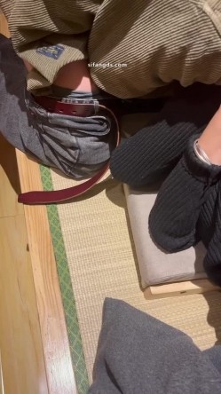 超顶淫妻博主，【琼久】，跟其他单男3P，绿帽男在旁边看别人干自己的老婆，好淫荡的画面 截图15
