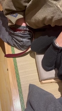 超顶淫妻博主，【琼久】，跟其他单男3P，绿帽男在旁边看别人干自己的老婆，好淫荡的画面 截图16
