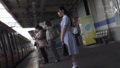 NHDTB-575 痴●師に満員電車の中で下着姿にされ見られる羞恥で抵抗できない敏感女5 巨乳女子○生限定SP 截图5