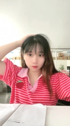 极品大学生，【蔓蔓】，暑期实习，兼职文员，下班了到公厕尿尿，停车场无人处自慰，玩得就是这一份心跳和刺激 截图1