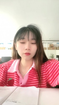 极品大学生，【蔓蔓】，暑期实习，兼职文员，下班了到公厕尿尿，停车场无人处自慰，玩得就是这一份心跳和刺激 截图2