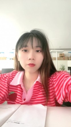 极品大学生，【蔓蔓】，暑期实习，兼职文员，下班了到公厕尿尿，停车场无人处自慰，玩得就是这一份心跳和刺激 截图5