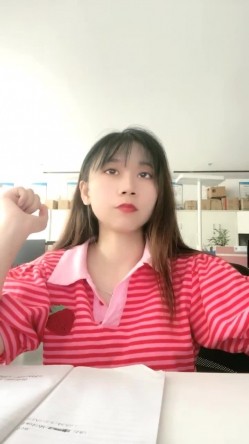极品大学生，【蔓蔓】，暑期实习，兼职文员，下班了到公厕尿尿，停车场无人处自慰，玩得就是这一份心跳和刺激 截图7