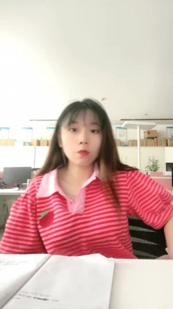 极品大学生，【蔓蔓】，暑期实习，兼职文员，下班了到公厕尿尿，停车场无人处自慰，玩得就是这一份心跳和刺激 截图8