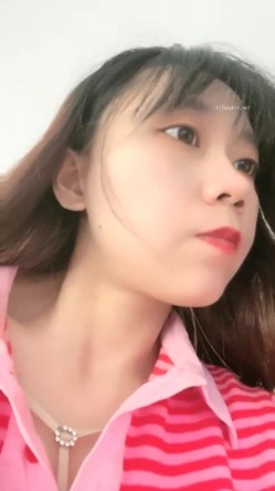 极品大学生，【蔓蔓】，暑期实习，兼职文员，下班了到公厕尿尿，停车场无人处自慰，玩得就是这一份心跳和刺激 截图9