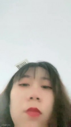 极品大学生，【蔓蔓】，暑期实习，兼职文员，下班了到公厕尿尿，停车场无人处自慰，玩得就是这一份心跳和刺激 截图11