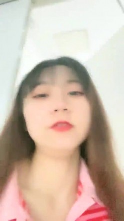 极品大学生，【蔓蔓】，暑期实习，兼职文员，下班了到公厕尿尿，停车场无人处自慰，玩得就是这一份心跳和刺激 截图13