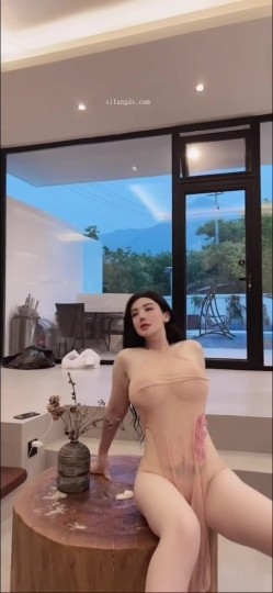 初代网红鼻祖，秀人网极品模特【潘娇娇】800R福利，温泉池中水波荡 截图5