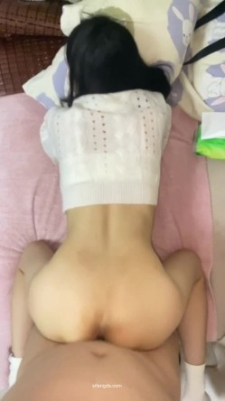 换妻淫妻淫乱盛宴『18号社区』真实原创夫妻交流群自拍投稿，看自己老婆在别人胯下婉转呻吟！ 截图6