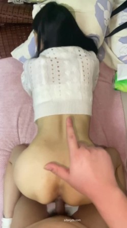 换妻淫妻淫乱盛宴『18号社区』真实原创夫妻交流群自拍投稿，看自己老婆在别人胯下婉转呻吟！ 截图10