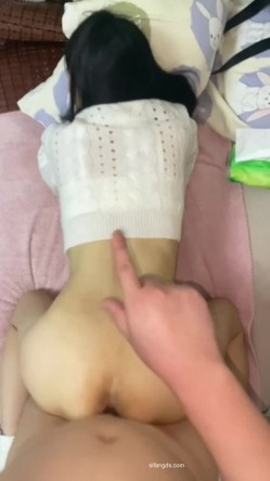 换妻淫妻淫乱盛宴『18号社区』真实原创夫妻交流群自拍投稿，看自己老婆在别人胯下婉转呻吟！ 截图12