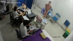 黑客破解医院妇科监控摄像头偷拍 男医生做B超阴超磨蹭温柔插入眼镜少妇不好意思看 截图10