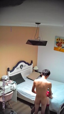 酒店偷拍新台破解首发 ️喜欢高跟鞋丝袜控的大学生情侣连续换装做爱 截图3
